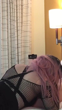 Il travestito gotica jade madison succhia il cazzo