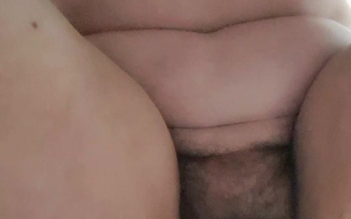 Mommy big hairy pussy: Chlupatá kundička se otevírá močit