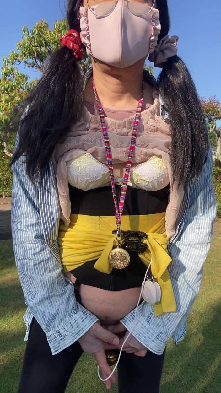 megu2002: No. 219: Exposing My Pussy on a Morning Walk in the...