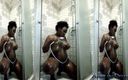 African Beauties: Gordito ébano y amigo caliente ducha y mear divertido