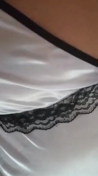 Sri Lankalı öğretmen Anne odasında tek başına