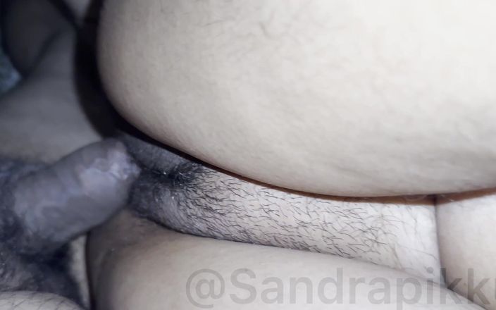 Sandrapikku: Adik tiriku pengen memek berbulunya dientot dengan lembut