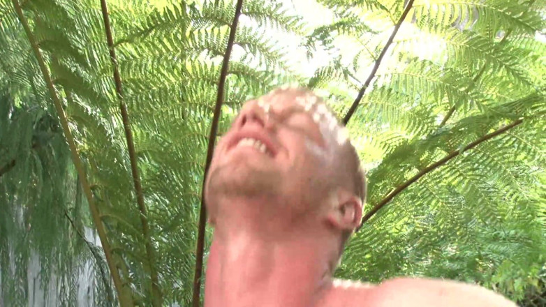 NakedSword: Summer of Fuckin Scene 3: Tub Thumpin 3