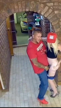 Betrapte mijn man op vreemdgaan met een blondine