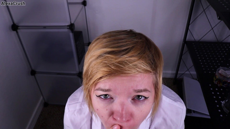 AlexaCrush: Stok odasında yakalandı bakış açısı oral seks