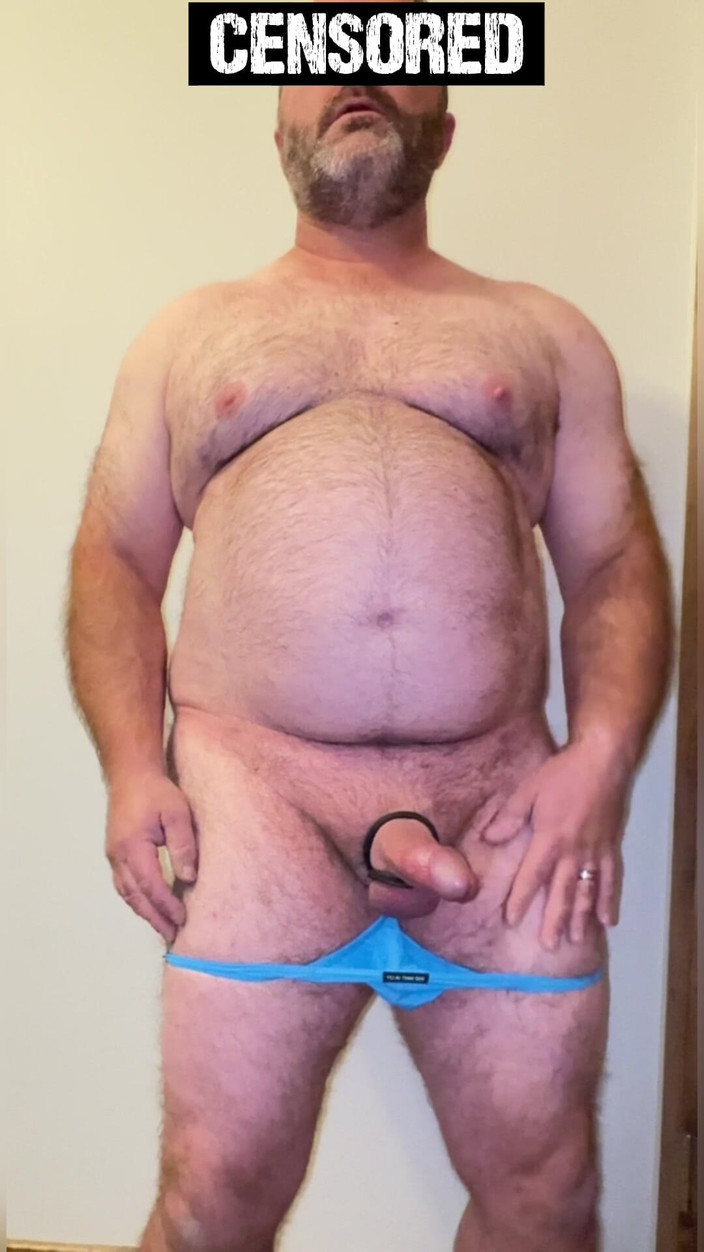 Anal Steve: 자지 링으로 곰의 몸과 자지를 보여주는 파란색 끈통의 애널 Steve