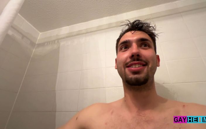 GAYheim: Arsen Balkanboy durante entrevista en la ducha