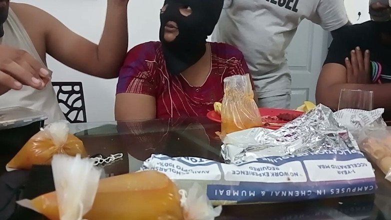 Priya aunty: Meja makan – foreplay kotor bercakap