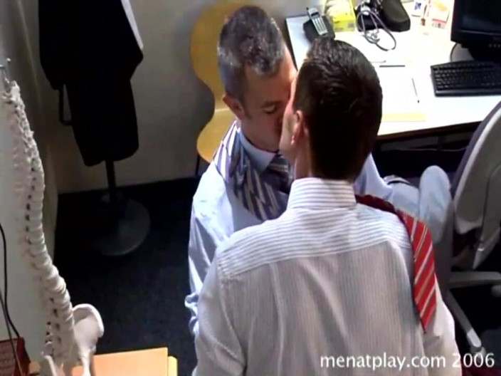 MenAtPlay: Dr. Richard Memeriksa Lucas