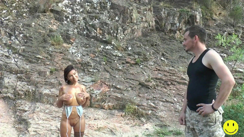 French Amateur Porn: Bystig brunett röv knullad av floden