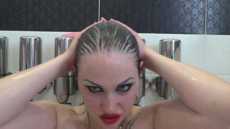 Goddess Misha Goldy: Coquine, mouillage des cheveux, lavage et brossage avec maquillage sexy,...