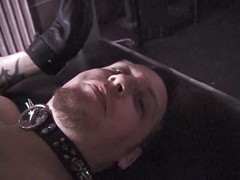 Project Femdom: Awek cantik menampar pantat lelaki hamba dan membuatkannya menghisap buah...