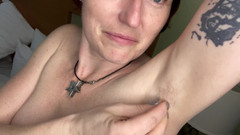 MistressWriggler: Ich ziehe meine achselhöhle mit der hand raus