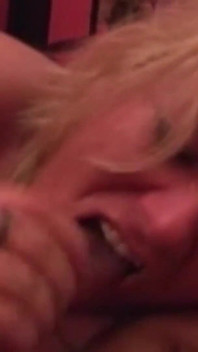 MILF aus deutschland wurde auf die titten gefickt und ihr gesicht mit sperma bedeckt