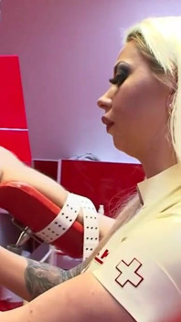 Humiliation, domination, fin, testicule rouge d'Hugh