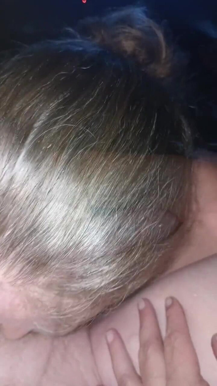 Nickyloves: 아빠의 정액 창녀는 자지를 빨아