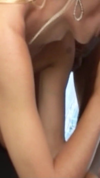Sıska travesti havuzda grup seks partisinde götten sikiliyor