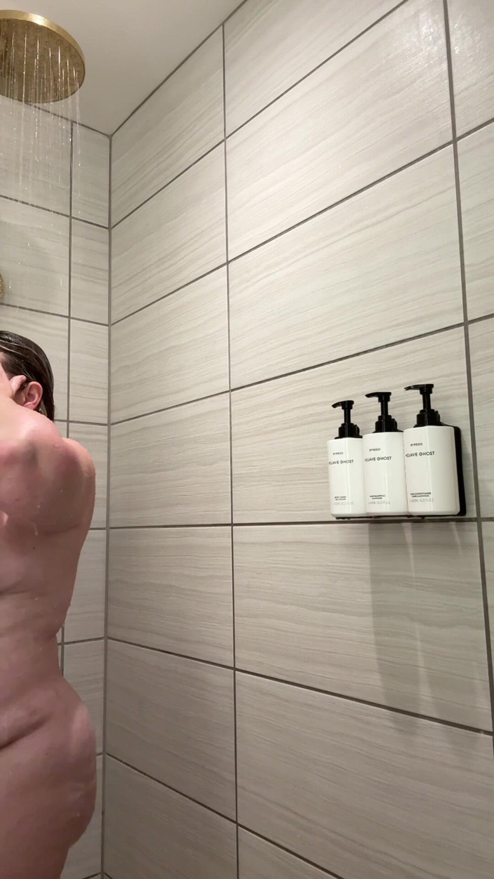 Siren XXX Studios: 벌거벗은 샤워 쇼