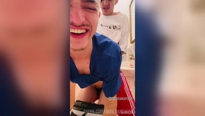 Skinny23cm: Sexo no Banheiro na Festa de Aniversário do Meu Amigo