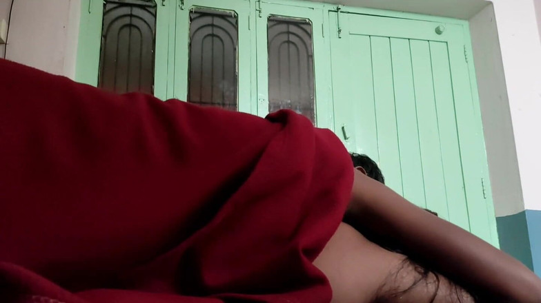 Hindiaudioadda1: Battaniyenin altında anal seks