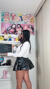 Ponto De Vista Professora Latina Dando Aula De Anatomia Com Seus Seios Enormes E Bunda