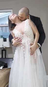 Je me fais inséminer par mon étalon pendant ma nuit de noces de cocu