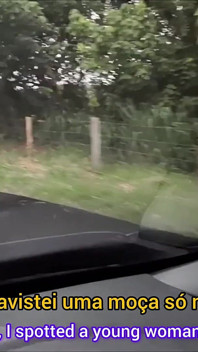 バス停でイケメンのために車の中で危険な手コキを!