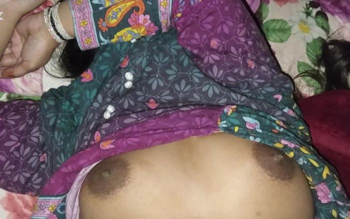 Sairaxsaim: La chatte étroite d’une bhabhi se fait baiser et sortir de...