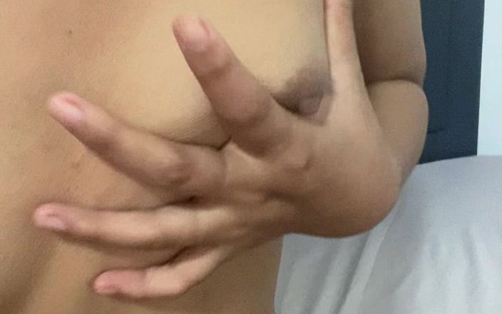 MissOfHoney: Masturbasi di rumah