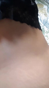 Dani goza dentro da esposa com um sexo romântico na cama ambos em meia-calça