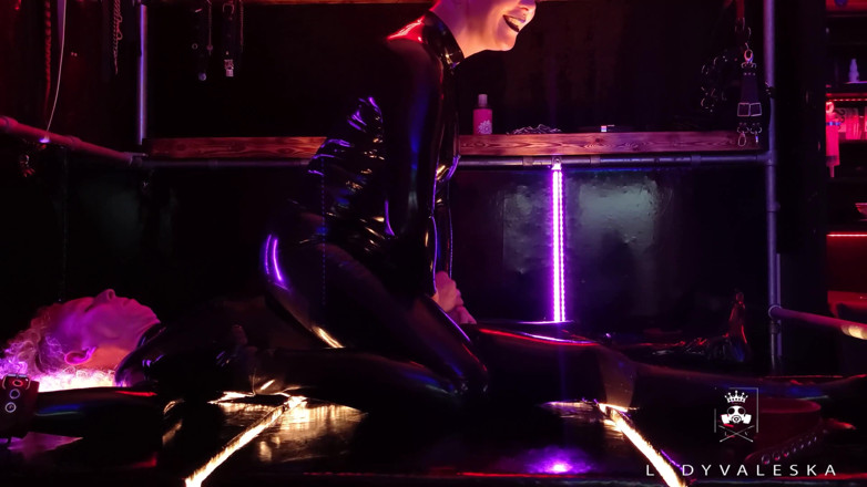 Lady Valeska: Orgasmo obligado inesastable