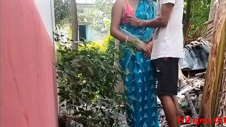 Villagesex91: Awek membersihkan taman apabila suami datang dan mengongkeknya