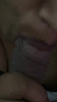 Si je lui suce la bite, je lui demande de me lécher la chatte