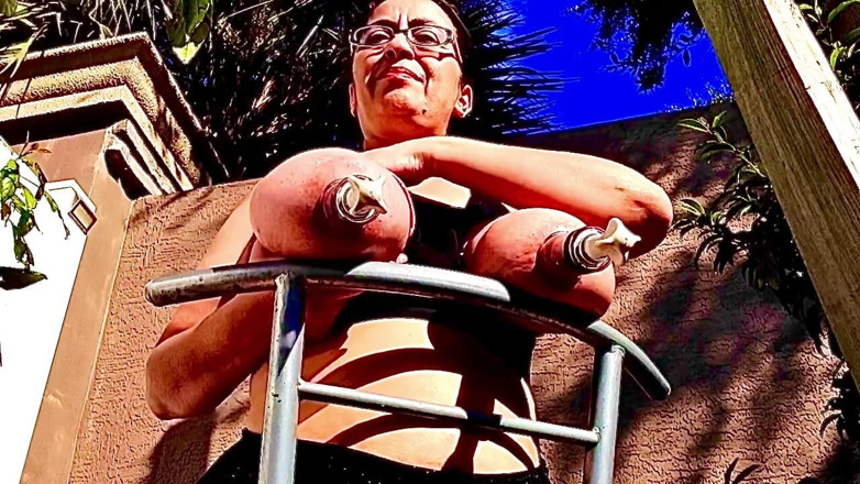 VeeVee Vixen: Sexsklavin nippelvergrößerung cam 3