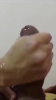 Hermanastra cachonda seduce a su hermanastro mientras se prueba vestidos nuevos - ella chorrea