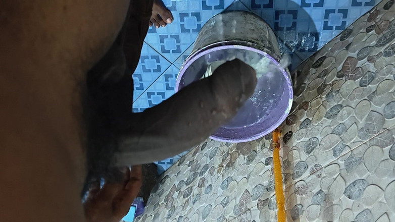 Tamil10inchesbbc: Sesi kencing percikan bbc tamil10inches