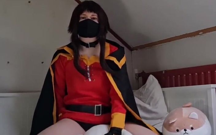 kyu_misa: Megumin vai para uma rapidinha enquanto transa com um travesseiro