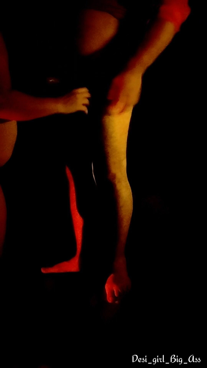 Nadiya: Um casal indiano fazendo sexo intenso em um quarto escuro