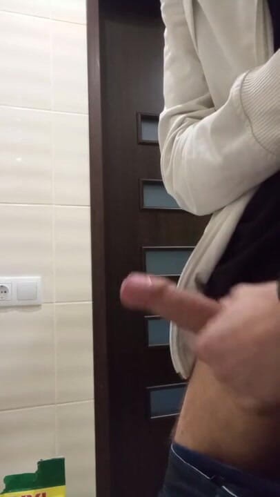 Valera4094: Masturbace ve sprše 18+