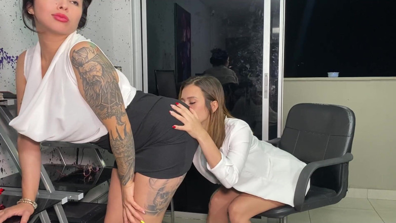 Katty Blake: Comida De Bunda Lésbica No Escritório