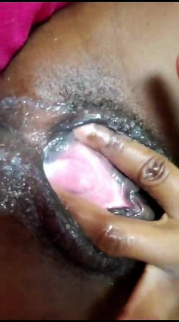 Island Bratz: Pepek Jamaica yang cantik berkrim