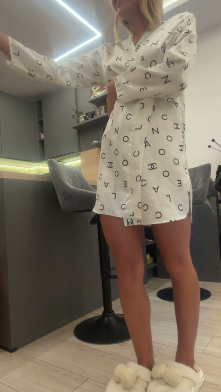 MollyLollyG: 18letá Italská Hvězda Webové Kamery Blondýnka Platí Doručovatelovi Sex a...