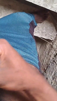 Abri a Bunda E Bati O Punho No Quarto Fechado.