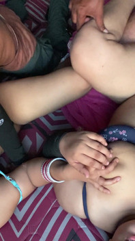 Suami saya sangat seronok menonton saya dikongkek oleh abang ipar saya, bhabhi desi kampung, menikmati seks berempat