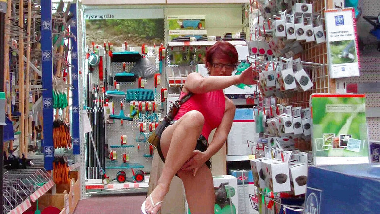 Popp Sylvie: Połykanie spermy na zewnątrz z Popp Sylvie