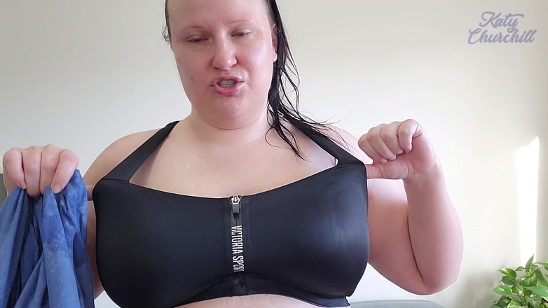 Katy Churchill: Super zpocená po tělocvičně