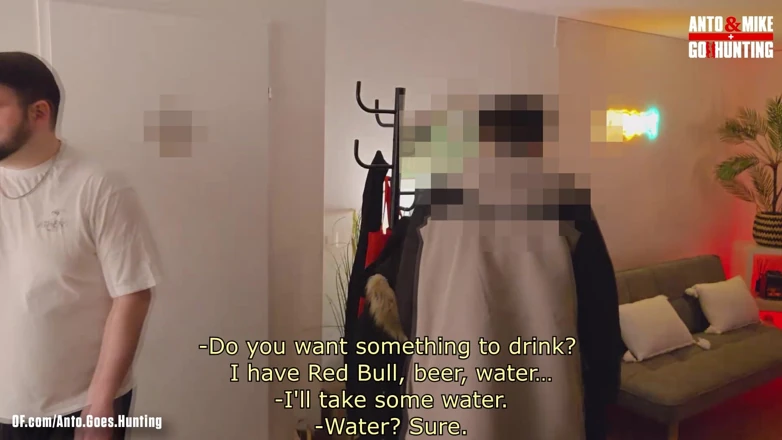 AntoGoesHunting: 直立的Twwink学生想要回来，他在被吮吸后第一次尝试操一个男人