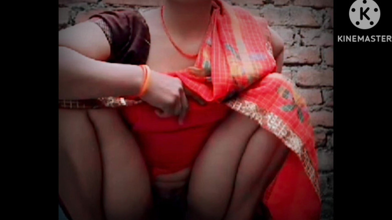 TricolorMusic3: Het vacker sexig flicka som badar sina heta bröst med...