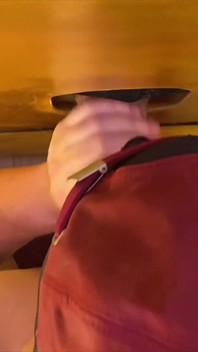 Gloryhole Ik Druip Zijn Dikke, Hete Lading Rechtstreeks Uit Het Condoom in Mijn Mond