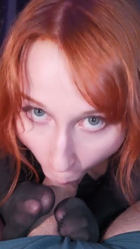 a zároveň footjob od mé nevlastní sestry